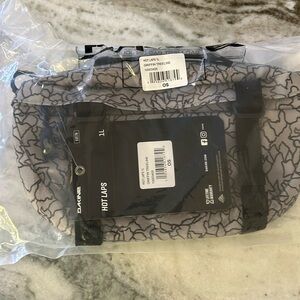 Dakine 1 Liter Hot Laps Fanny Pack